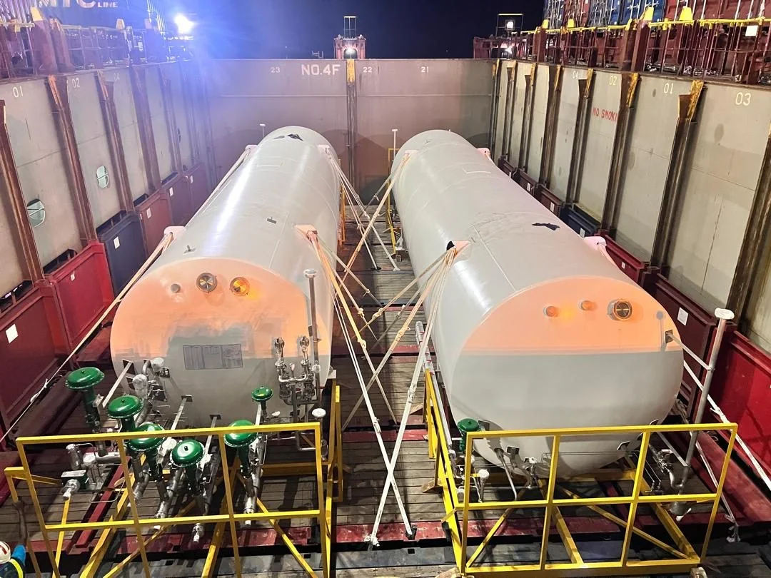 Tanks in cargo hold